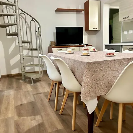 Li Cafari Apartman *