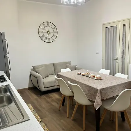 Li Cafari Apartman *
