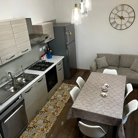Li Cafari Apartman